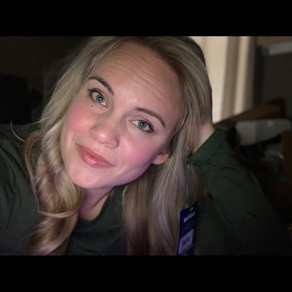 Meet your Posher, Hannah - Picture 1 of 1